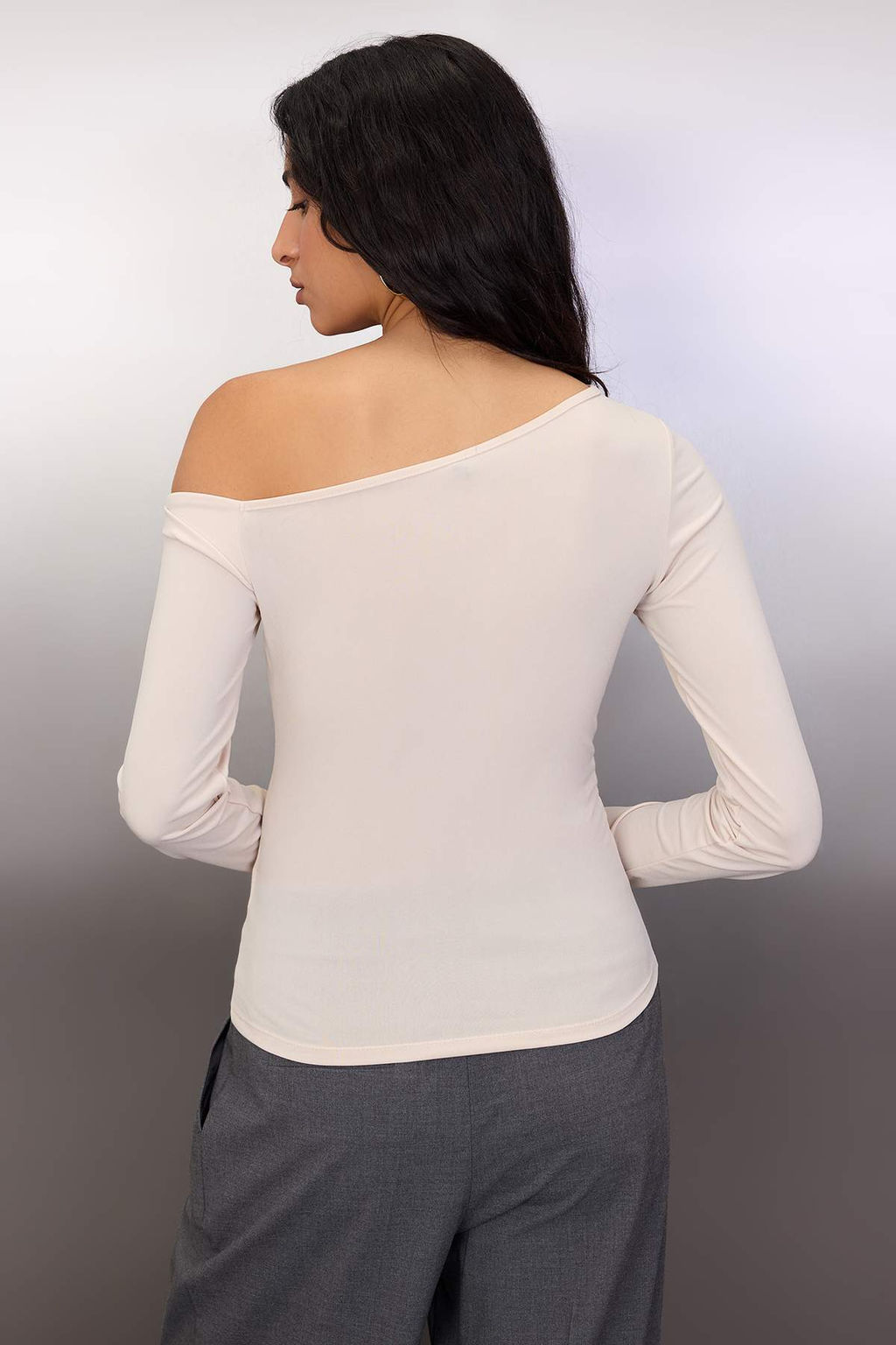 Siyah Fitted/Vucuda oturan Aksesuar Detayl? Asimetrik Yaka Esnek Orme Bluz TWOAW26BZ00075 - Trendyolmilla фото 14