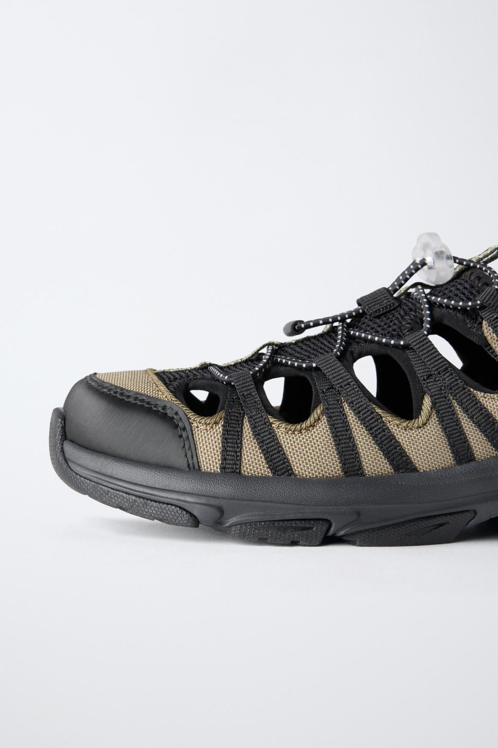ZAPATILLA DEPORTIVA CANGREJERA / Negro