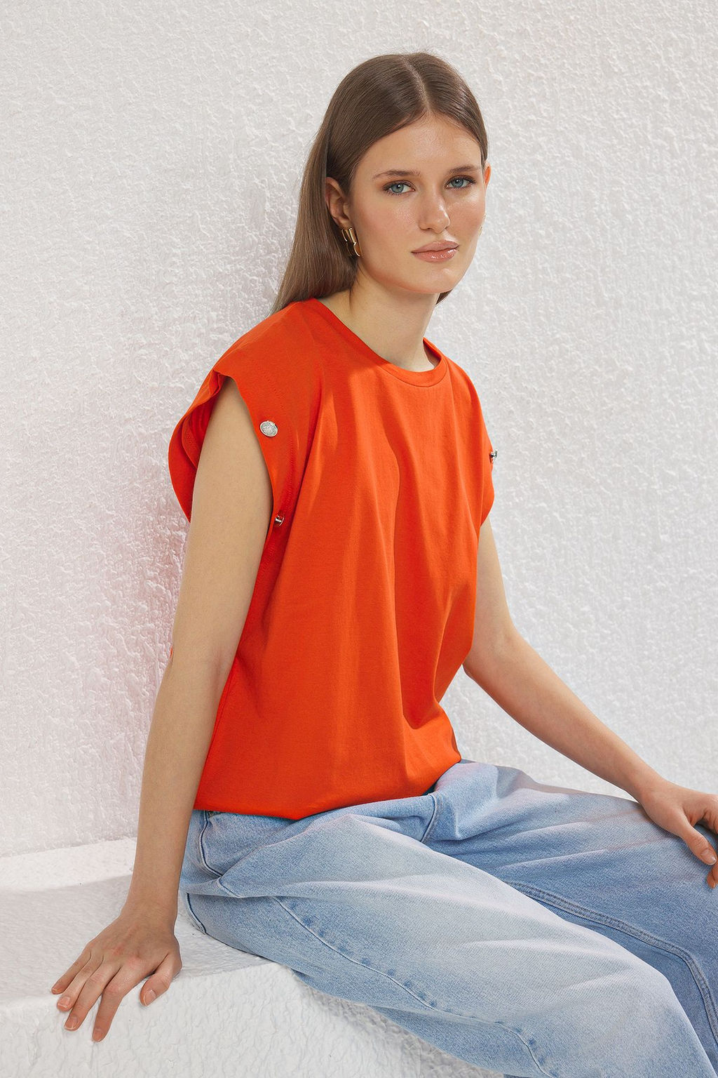 Turuncu %100 Pamuk Z?mba Detayl? Vatka Gorunumlu Relaxed Bisiklet Yaka Orme T-Shirt TWOSS23TS00016