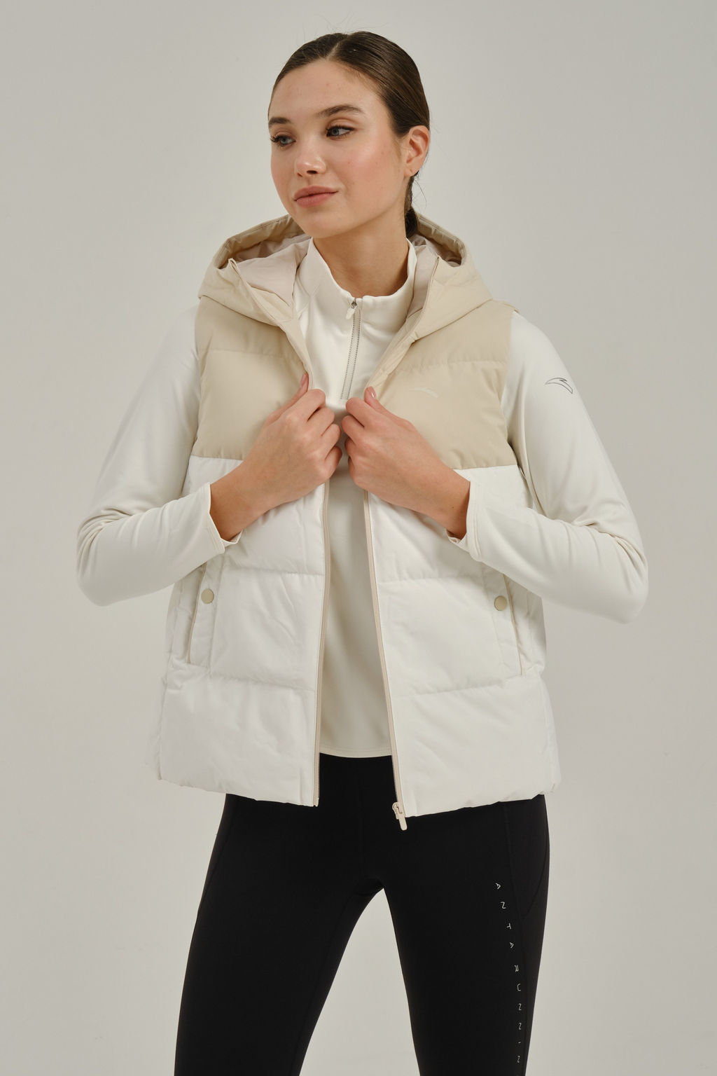 Жилет пуховый Бежевый/Белый