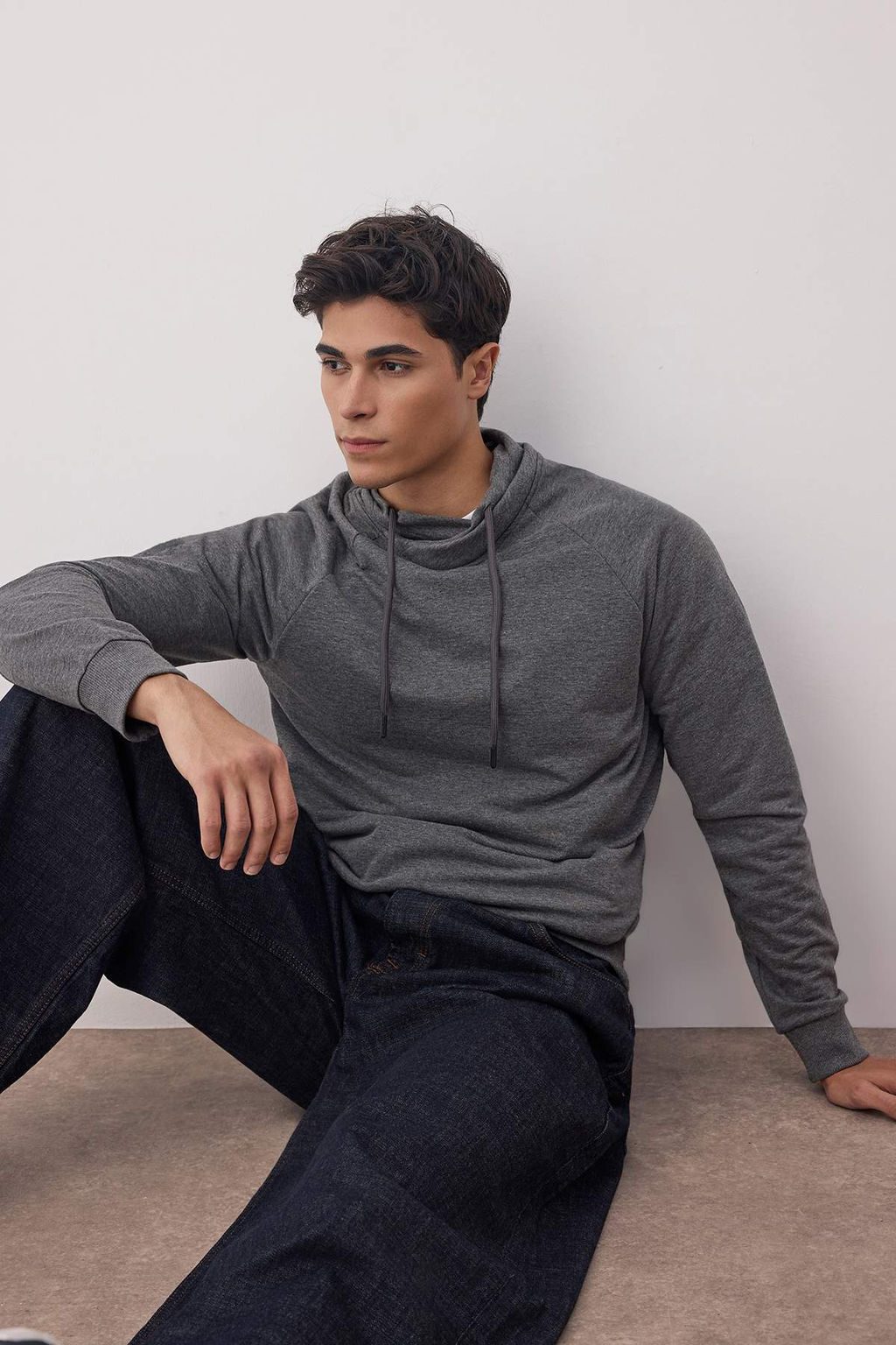 Antrasit Regular/Normal Kesim Degaje Yaka Uzun Kollu Sardonsuz Sweatshirt TMNAW21SW0302