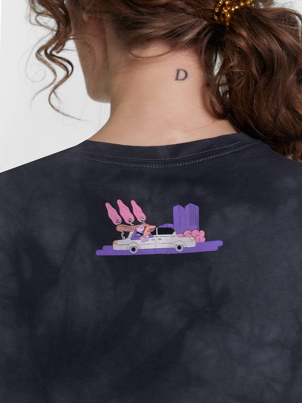 Платье женское серое с эффектом фаст-дай и надписью Здесь сейчас я Фаст Дай на графите 152585 - Mark formelle фото 7