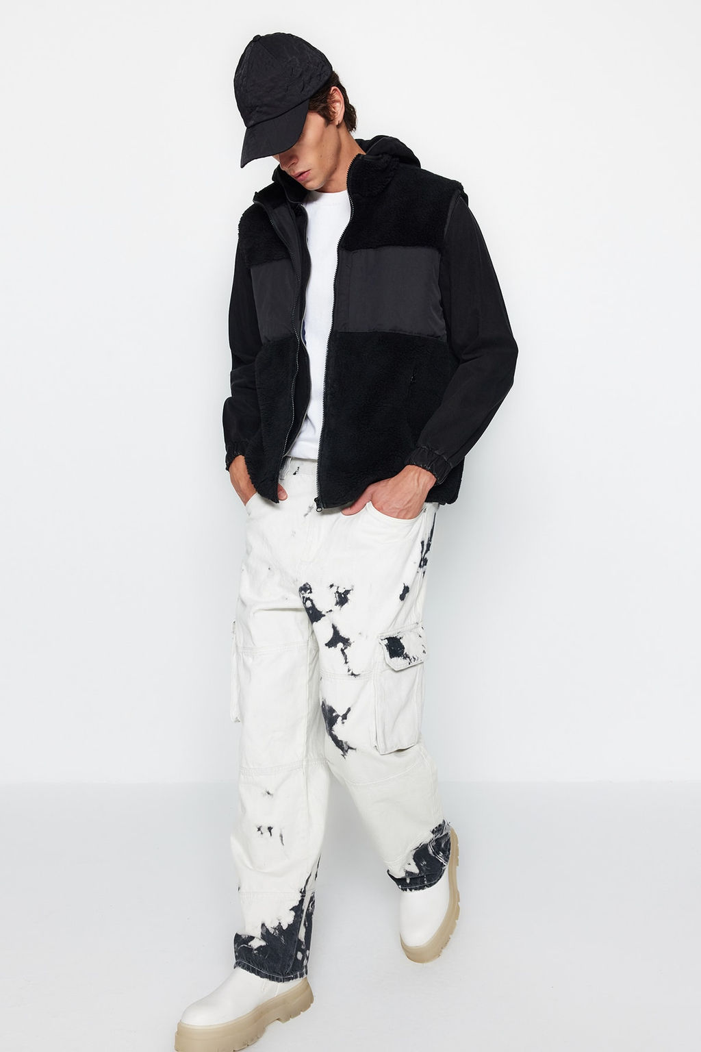 Trendyolmilla Man Siyah Regular Fit Dik Yaka Kumas Bloklu Pelus K?sl?k Yelek TMNAW24YE00000  фото 2