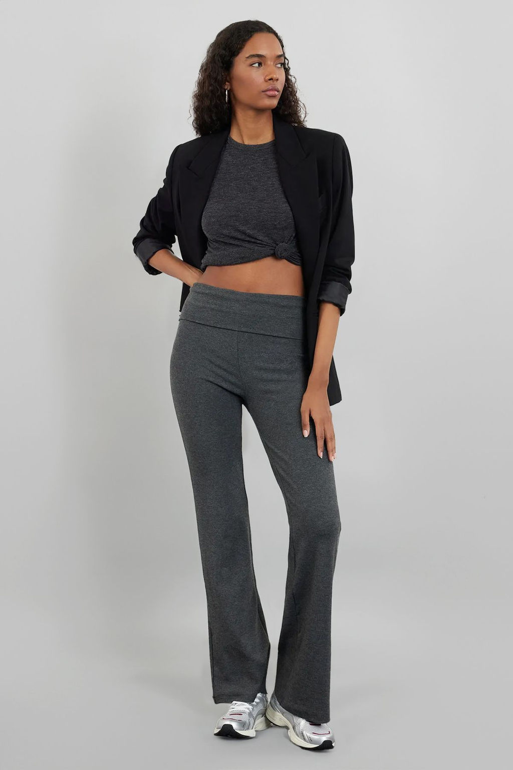 TRENDYOLMILLA Antrasit Melanj Flare/Ispanyol Paca Bel Detayl? Esnek Interlok Orme Pantolon TWOAW25PL00005 фото 14