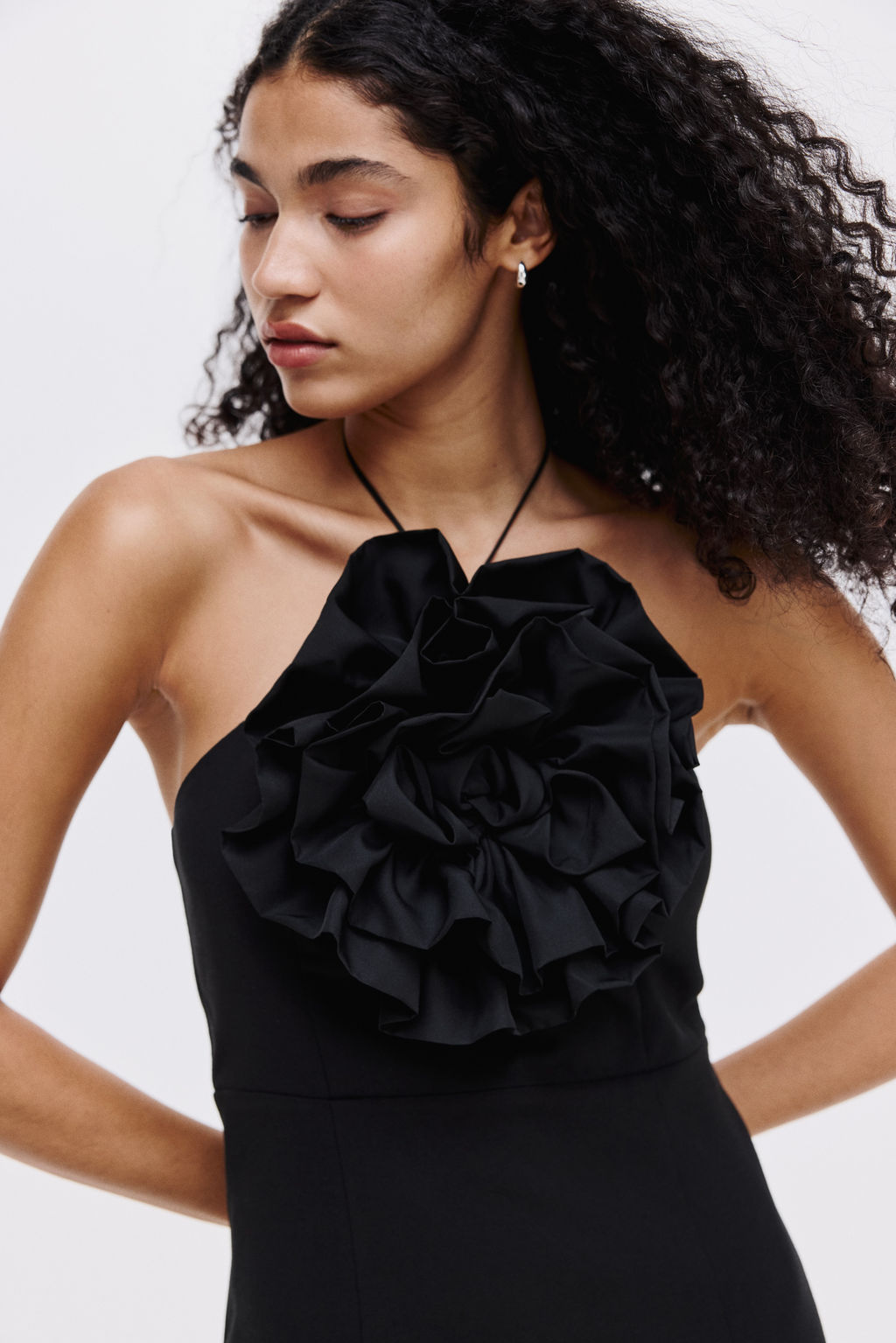 Vestido halter con aplicaci?n - H&m фото 2