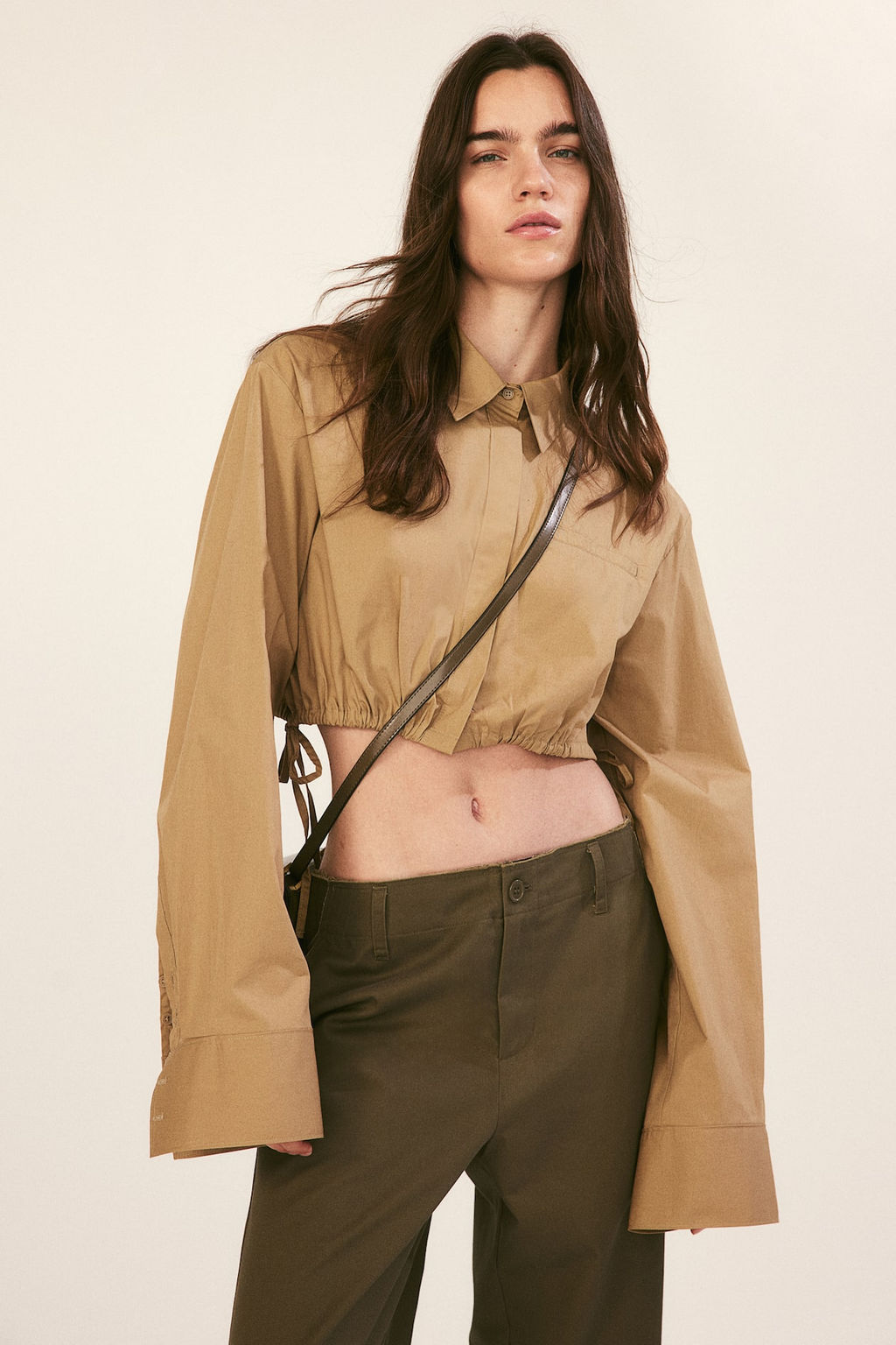 Camisa cropped con cordon de ajuste