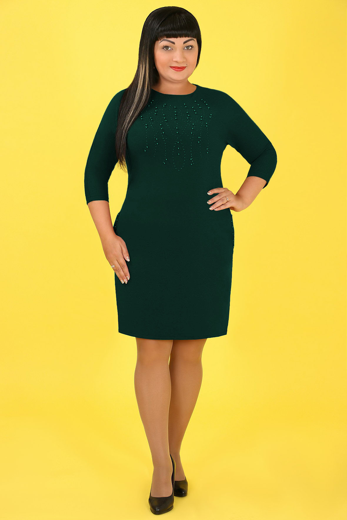 Платье темно-зеленое с вышивкой на груди для полных