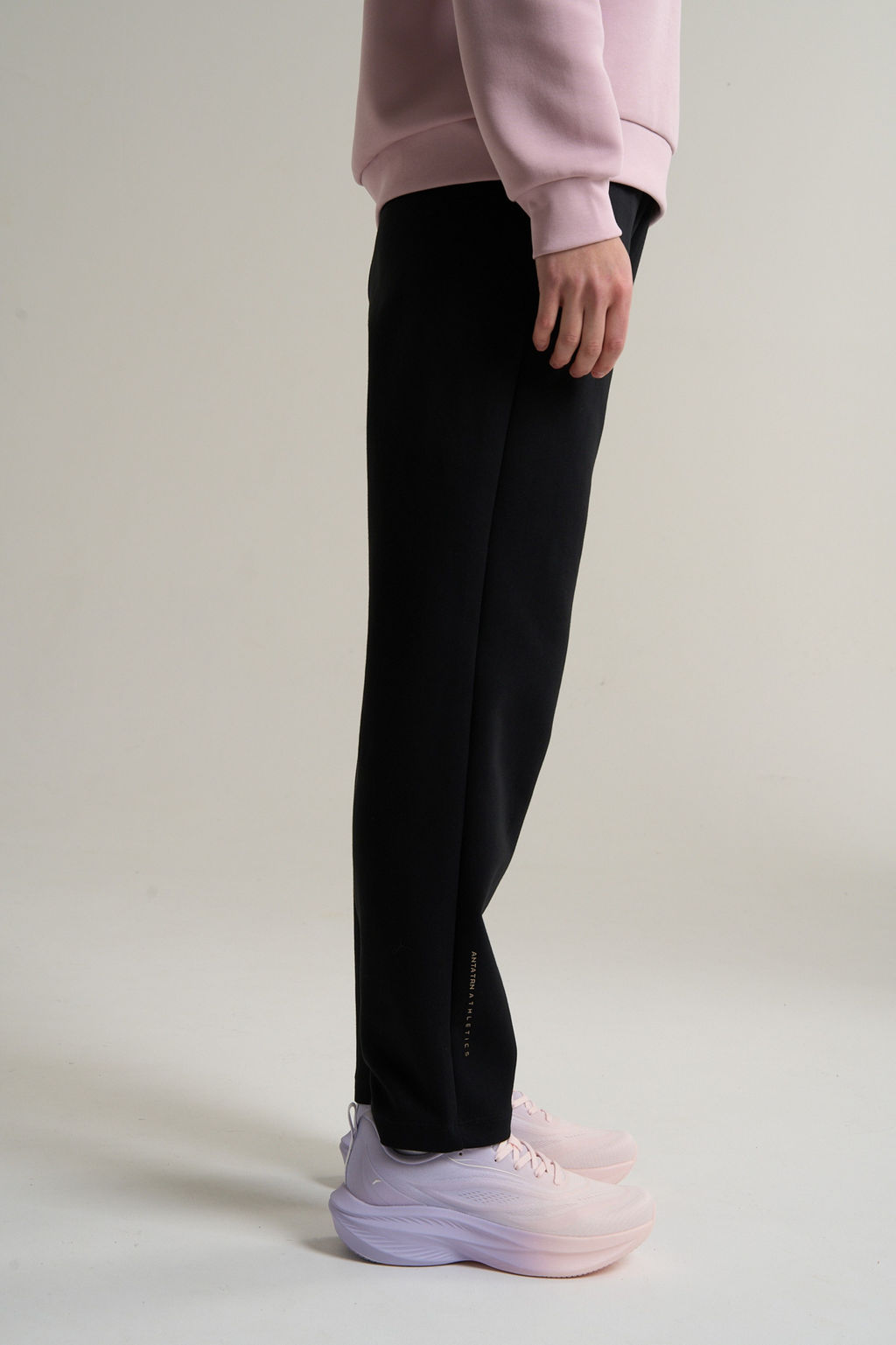 Брюки трикотажные Черный ANTA TRN Knit Track Pants
