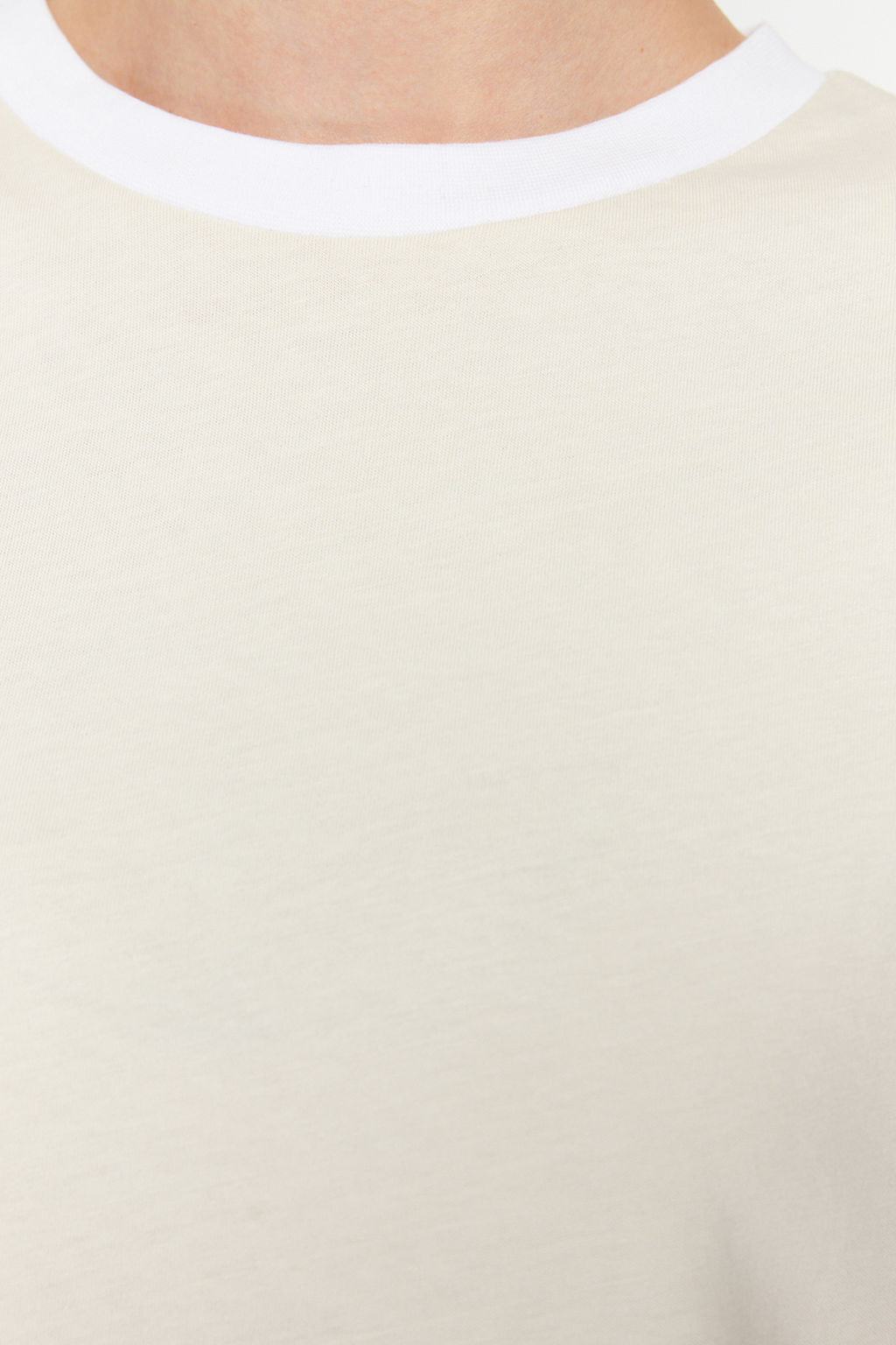 TRENDYOLMILLA Siyah %100 Pamuk Kontrast Yaka ve Serit Detayl? Oversize/Rahat Kesim Orme T-Shirt TWOSS24TS00052 фото 5