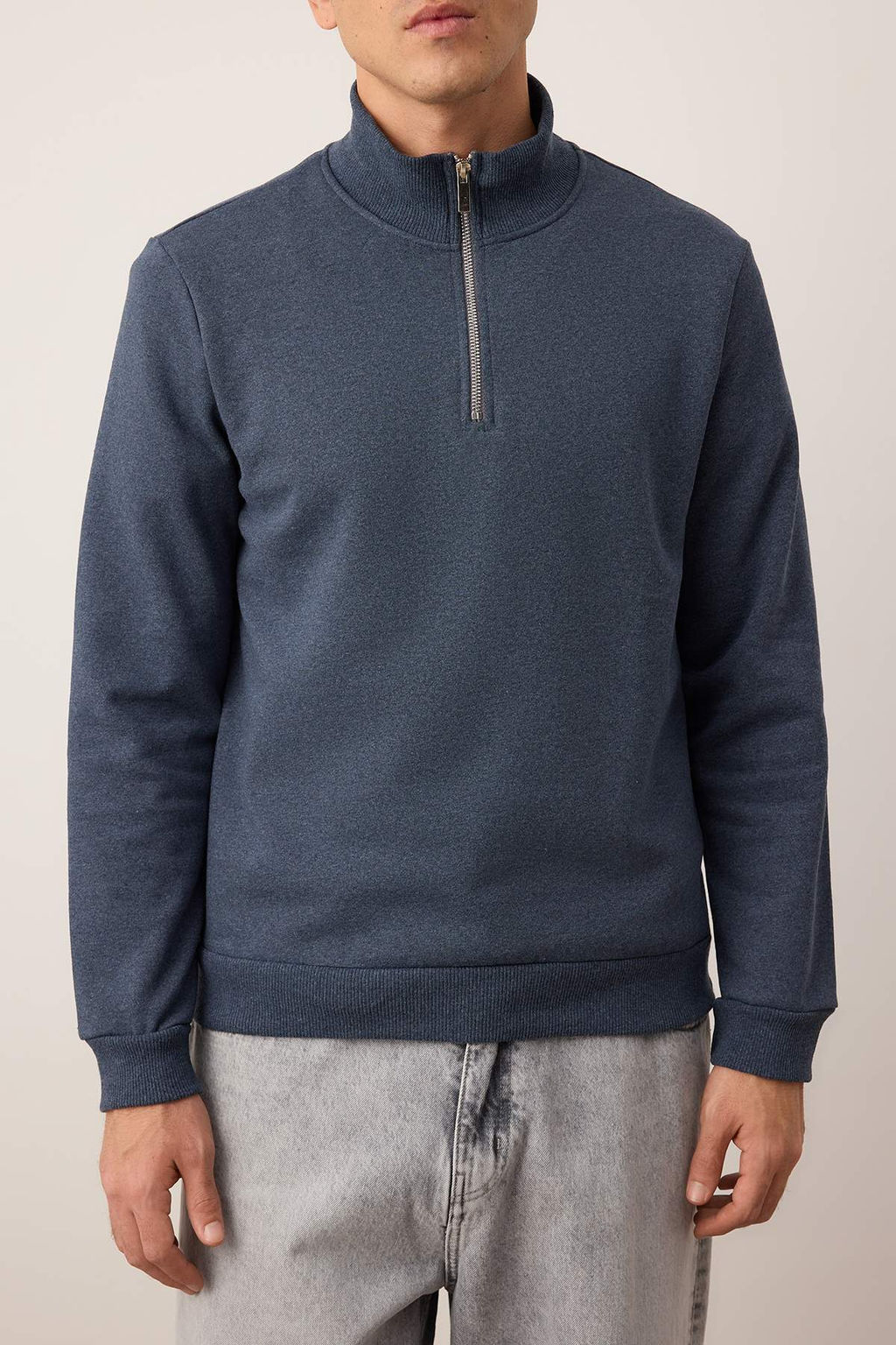 Siyah Regular/Normal Kesim Dik Yaka Kal?n Ici Polarl? Sweatshirt TMNAW26SW00021 - Trendyolmilla фото 17