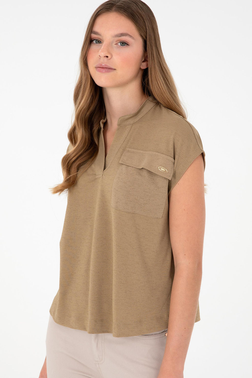 Женская футболка цвета хаки Неожиданная скидка в корзине