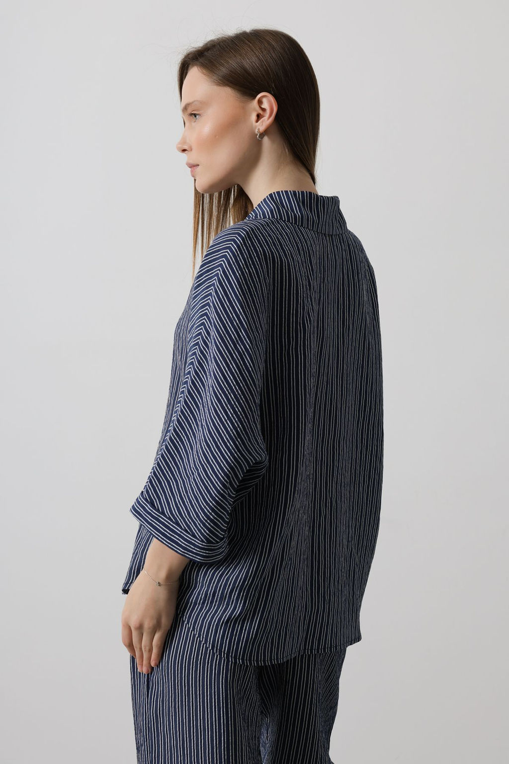 TRENDYOLMILLA Lacivert Truvakar Kol Oversize Cizgili Gomlek TWOSS25GO00062 фото 8