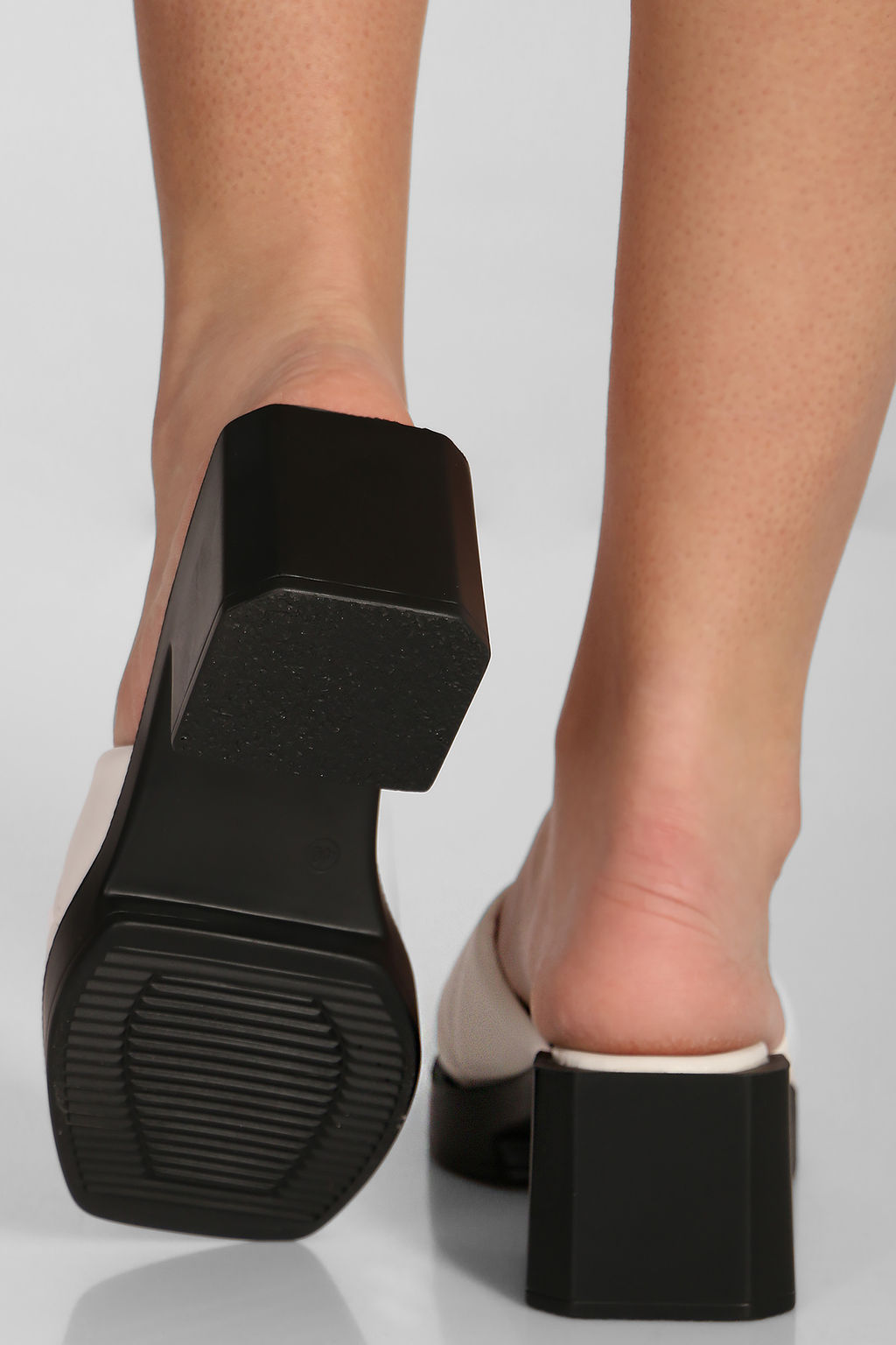 Сабо женские белые