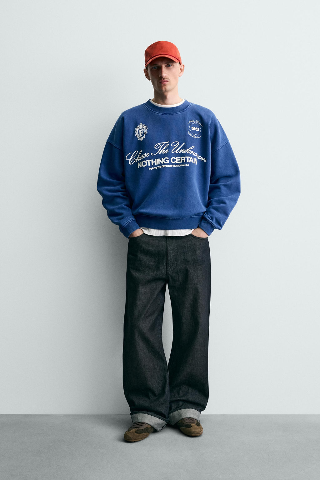 SUDADERA BOXY FIT TEXTOS ESTAMPADOS / Marino