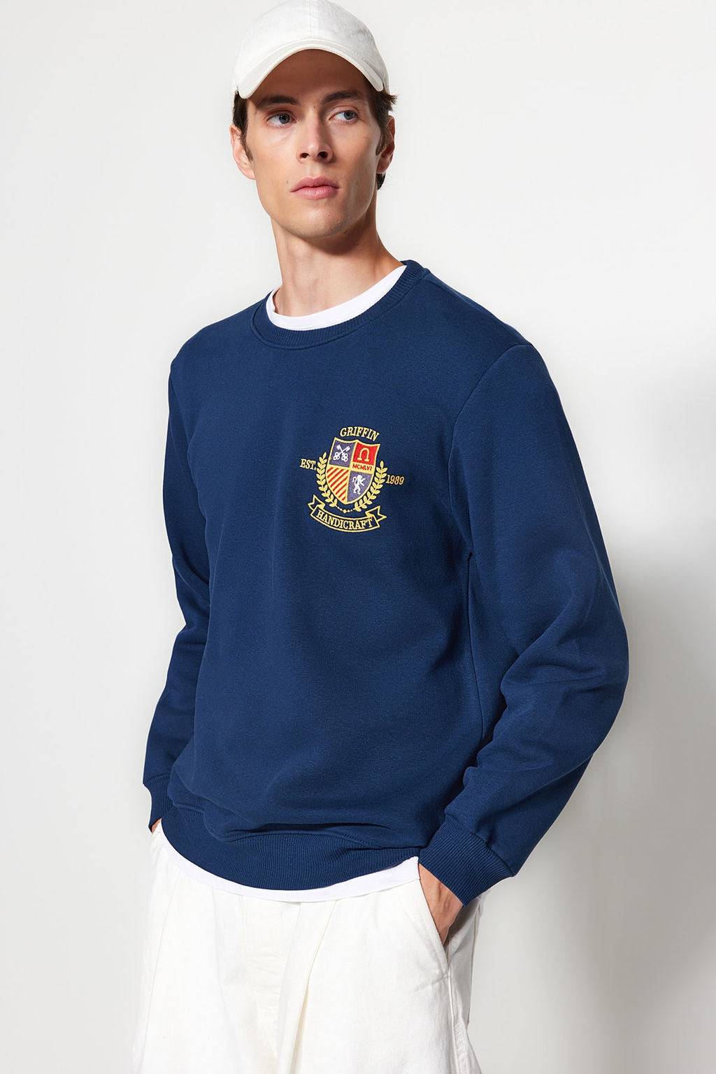 TRENDYOL MAN Indigo Regular/Normal Kesim Arma Nak?sl? Ici Polar/S?cak Tutan Sweatshirt TMNAW24SW00127