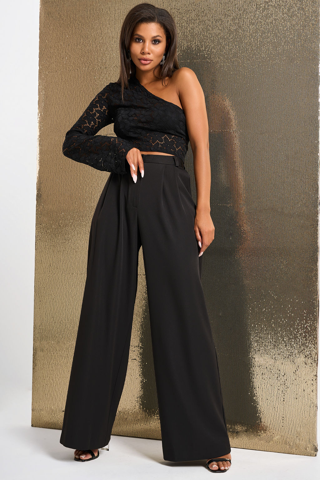 Топ ассиметричный из кружева черный