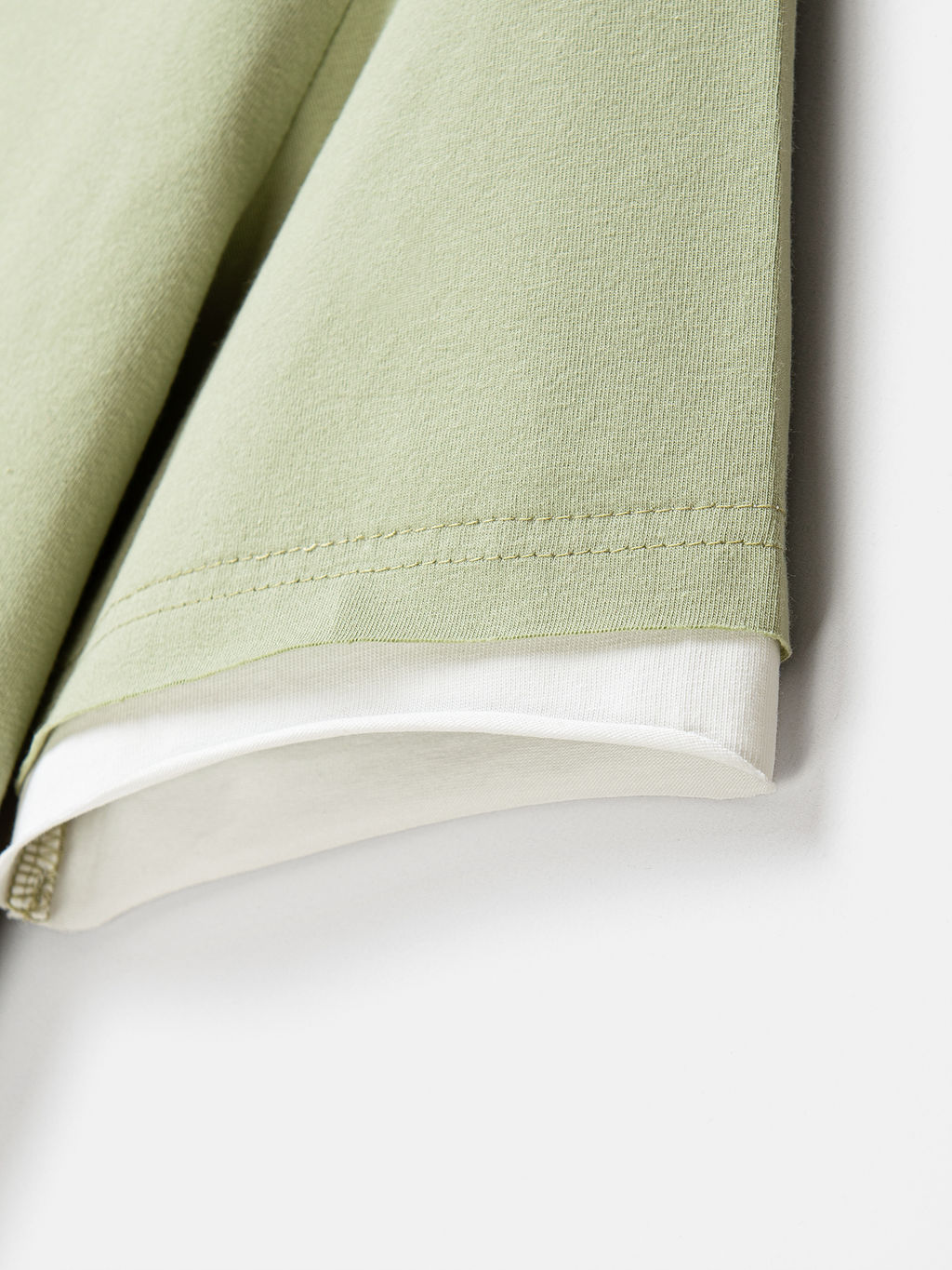 Футболка с контрастной отделкой "Шалфей" 7+