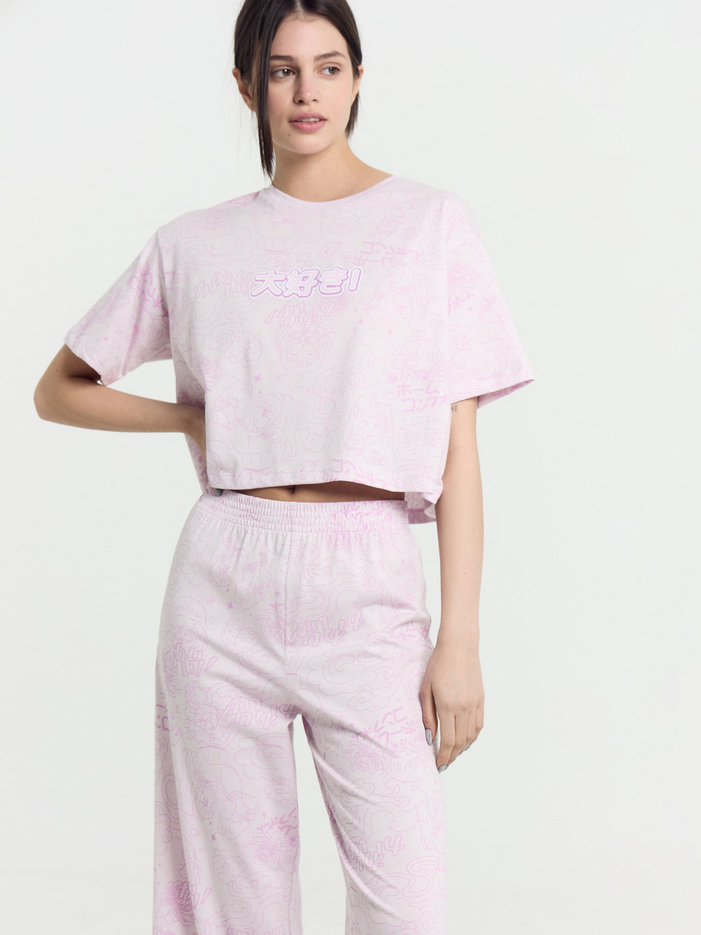 Комплект женский (футболка, бриджи) фиолетовый с принтом "комиксы"