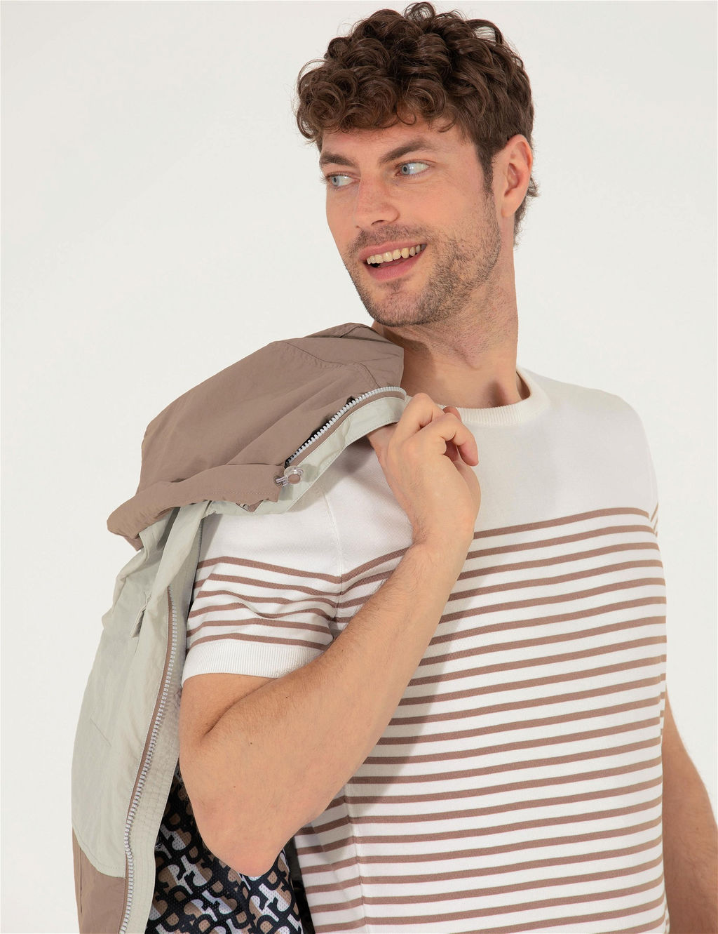 Ekru Slim Fit Bisiklet Yaka Triko Ti__rt