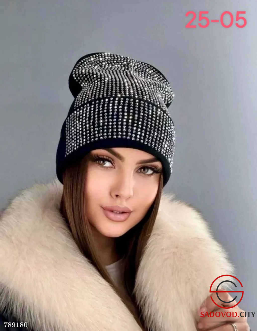 Женская шапка со стразами