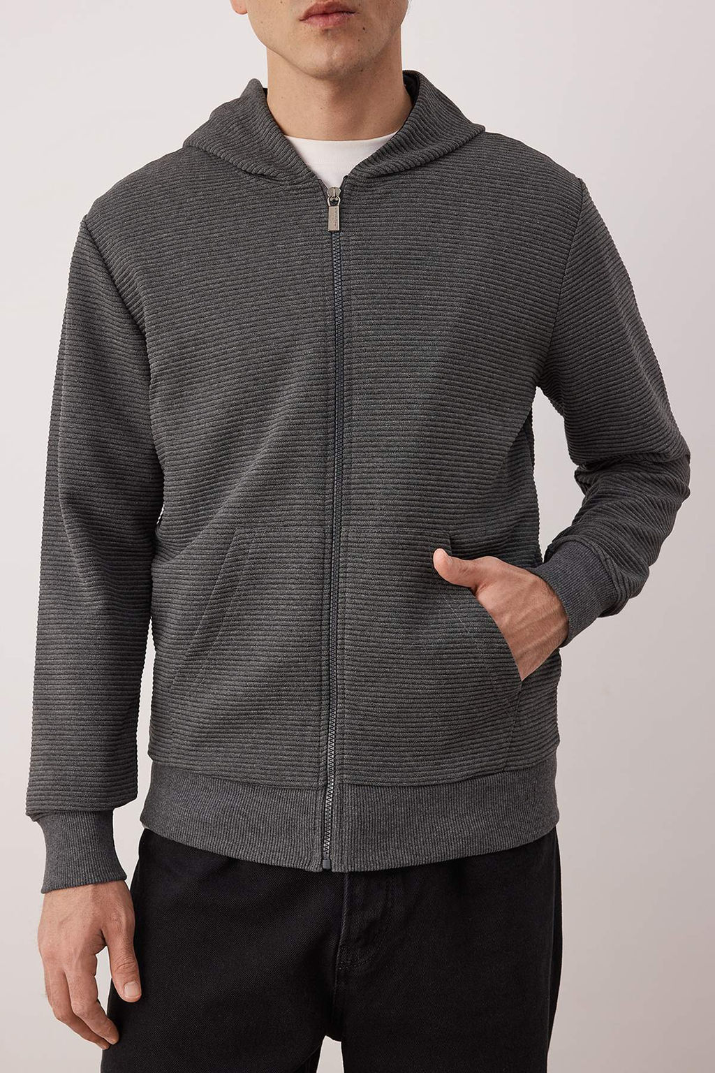 Siyah Regular/Normal Kesim Fermuarl? Kapusonlu Dokulu Sweatshirt TMNAW26SW00067 - Trendyolmilla фото 23