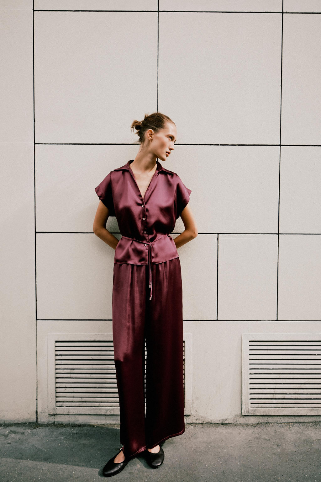 HIGH-WAIST SLIM TROUSERS