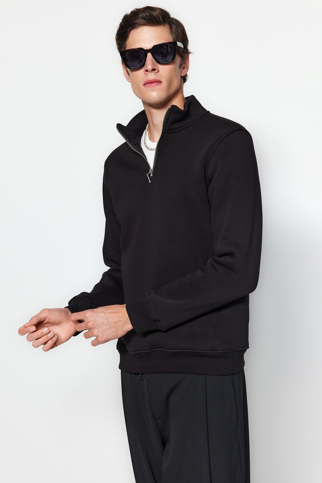 Siyah Regular/Normal Kesim Dik Yaka Fermuarl? Pamuklu Basic Ici Polarl? Sweatshirt TMNAW24SW00041