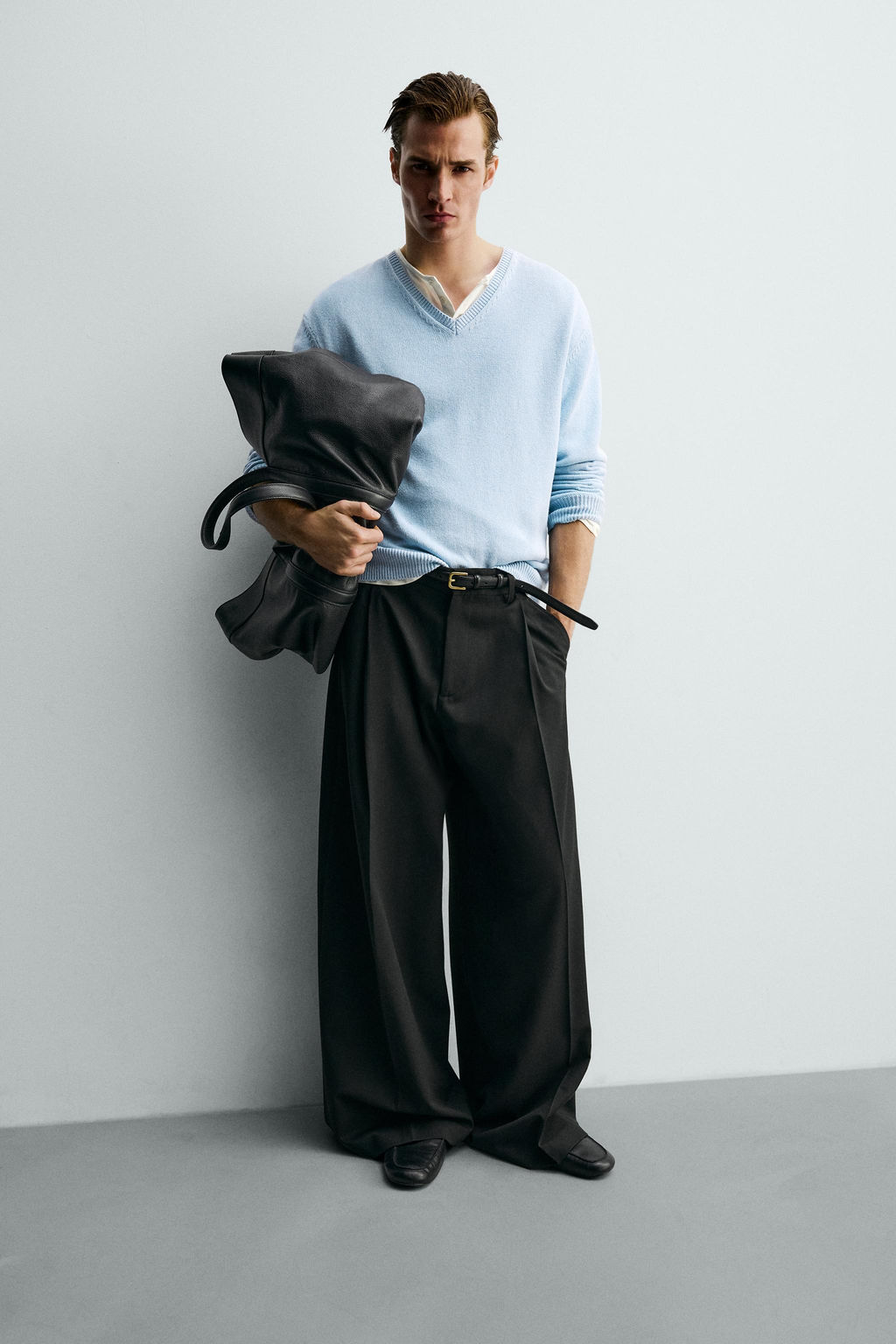 PANTAL?N WIDE FIT PLIEGUES / Negro