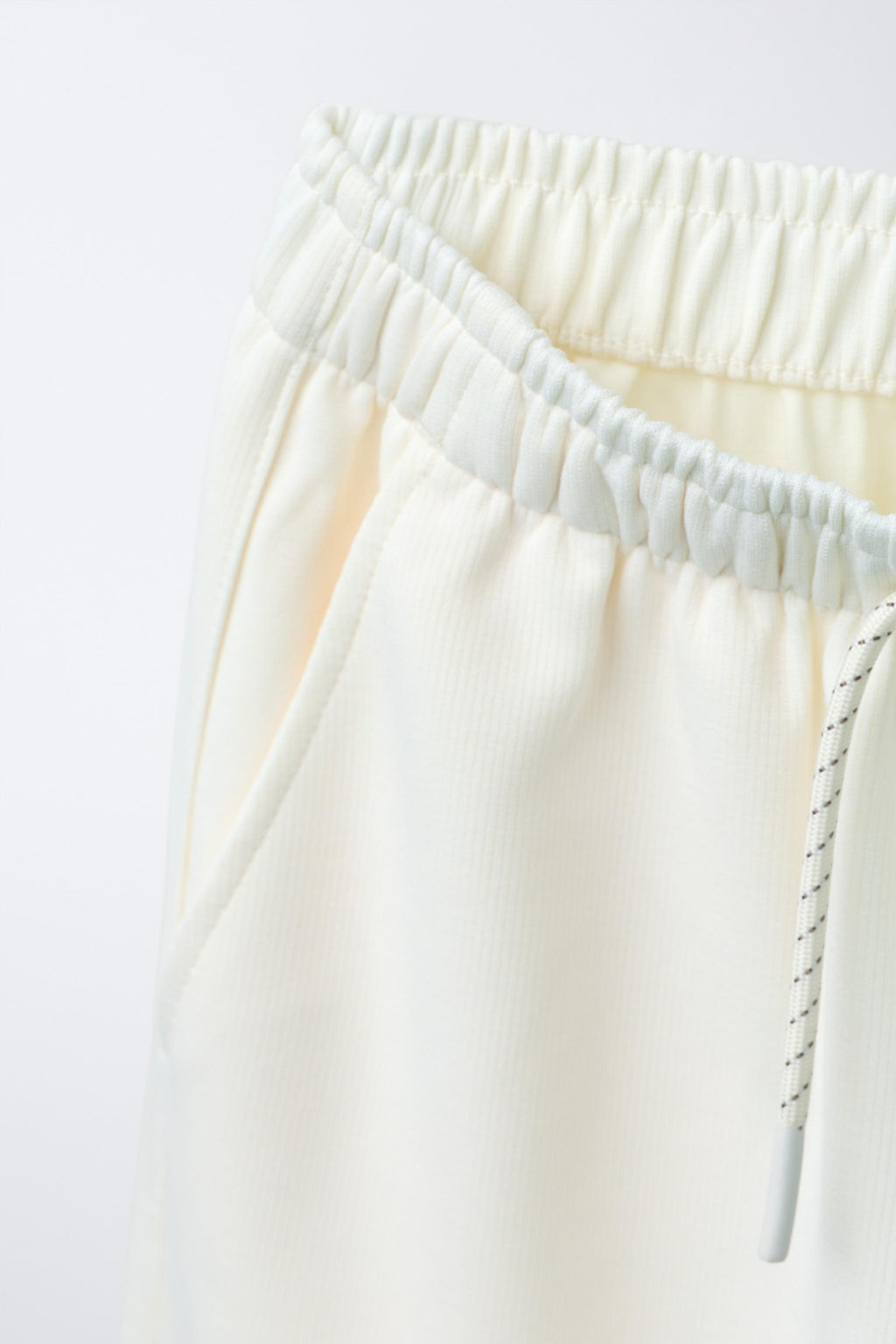 PANTAL?N JOGGER FLUIDO / Crudo