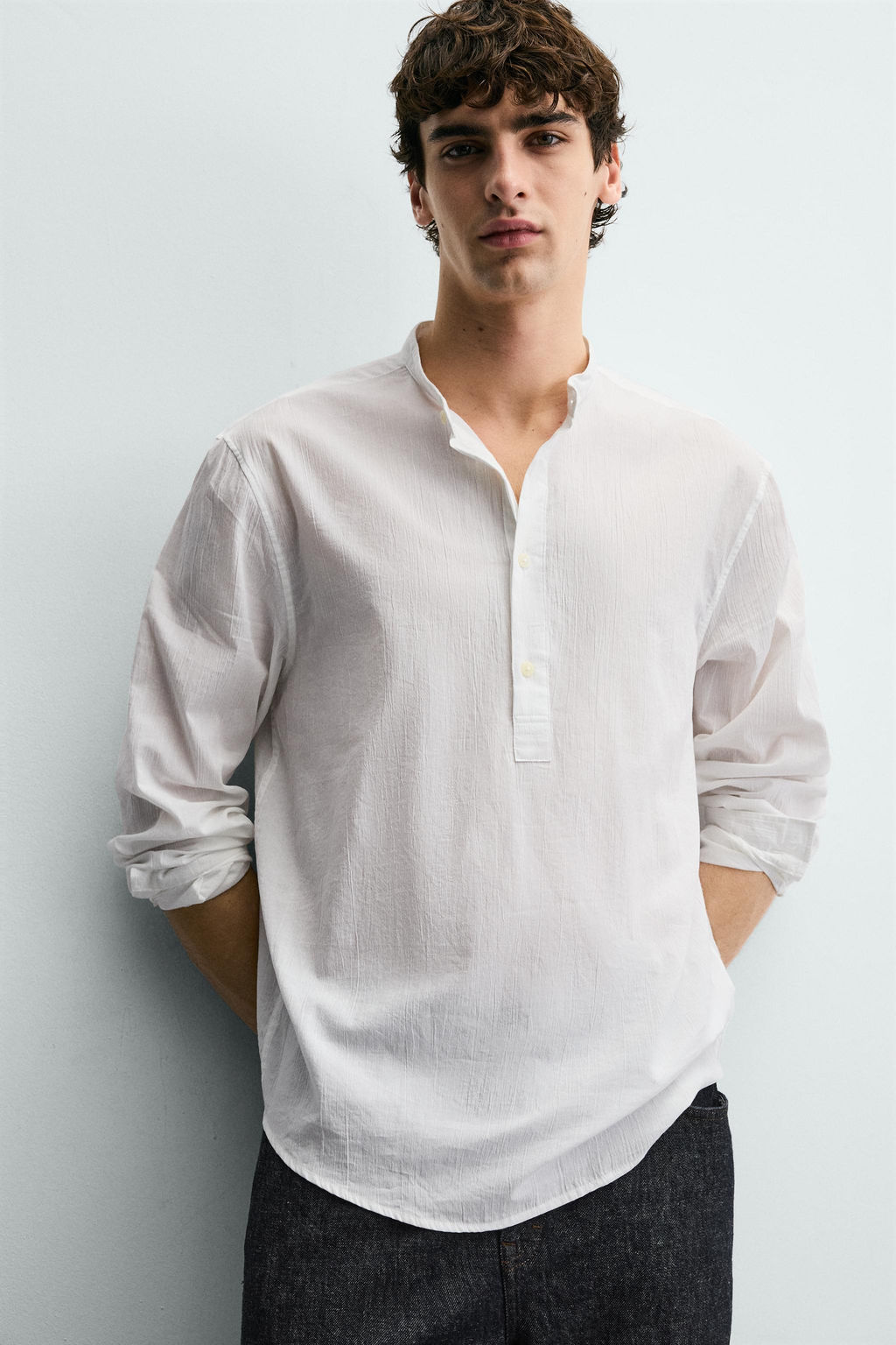 Поло CAMISA POLO EFECTO ARRUGADO белое