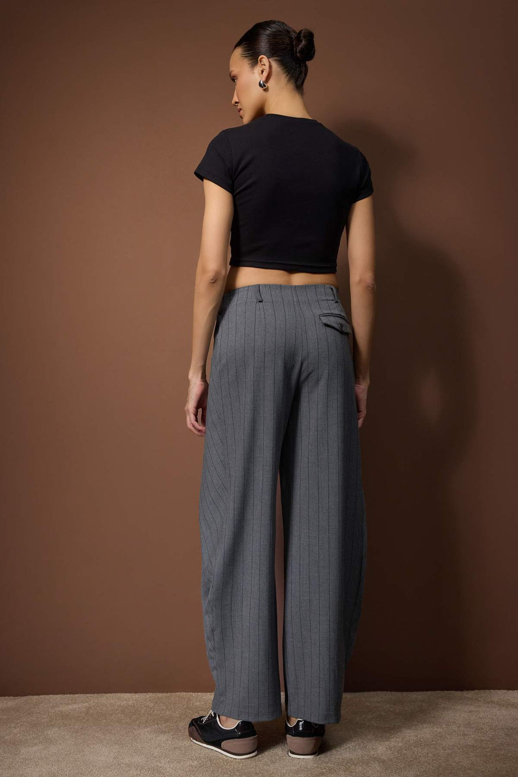 Gri Hacimli Pilili Balon Fit Cizgili Kumas Pantolon TWOAW26PL00149 - Trendyolmilla фото 5