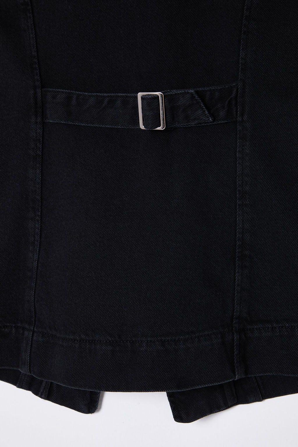 Trendyolmilla Siyah Dikis Detayl? Arkas? Kemer Tokal? Fitted/Vucuda Oturan Denim Yelek TWOSS25YE00022  фото 8