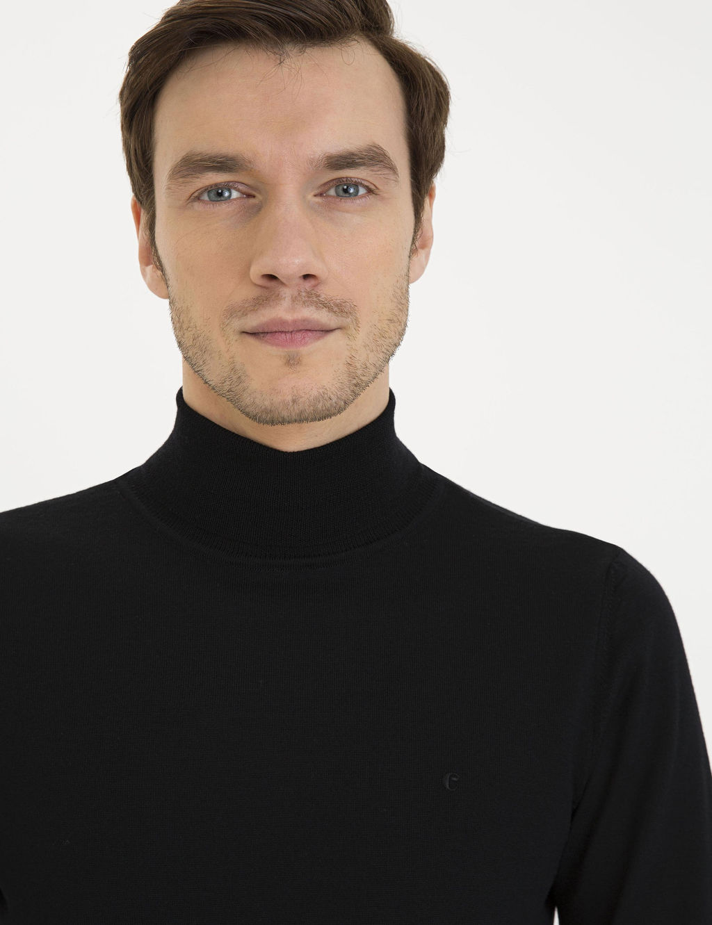 Черный базовый вязаный свитер с водолазкой узкого кроя - Cacharel фото 2