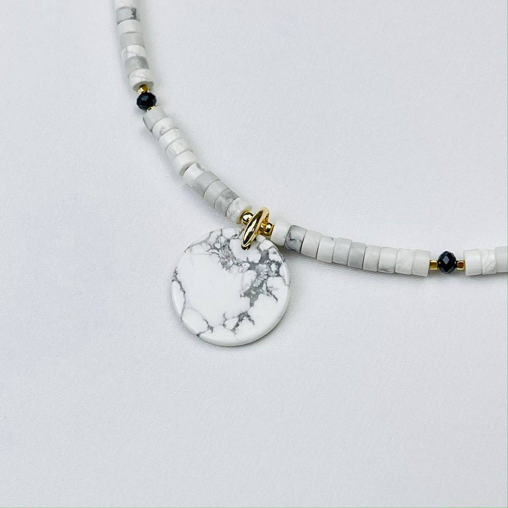 Чокер из Говлита и Шпинели 38 см +