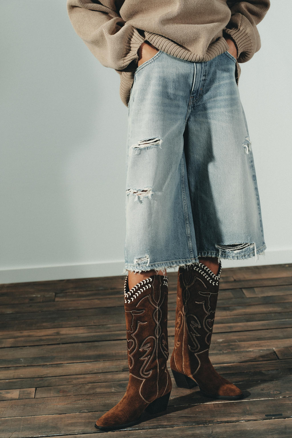 LEATHER EMBROIDERED BOOTS - Zara фото 3