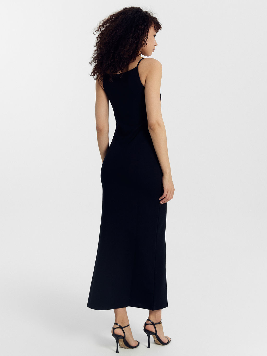 Сарафан женский макси в черном цвете черный 152633 - Mark formelle фото 6