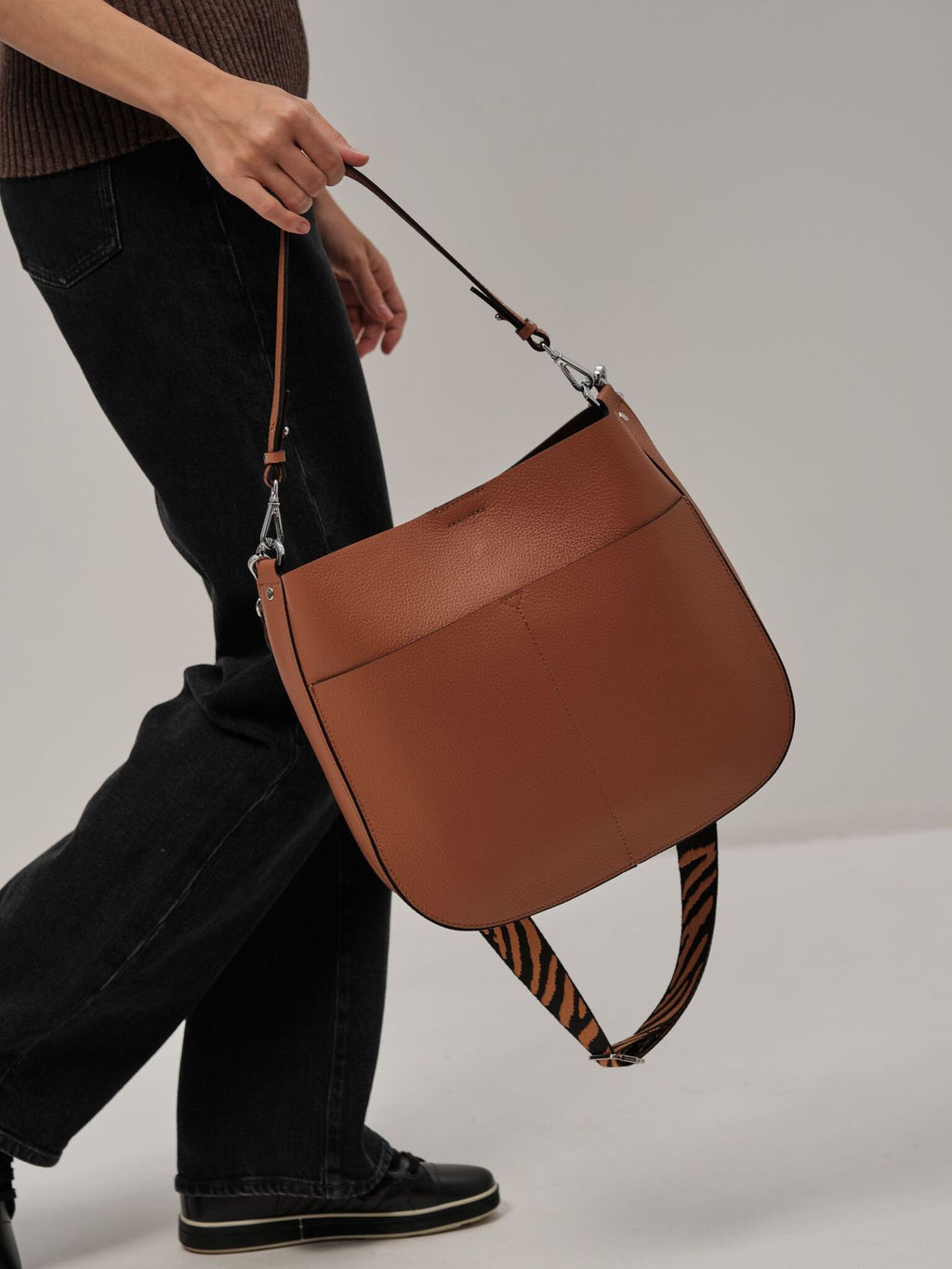 Сумка кожаная на плечо Azaro 30868 коричневый