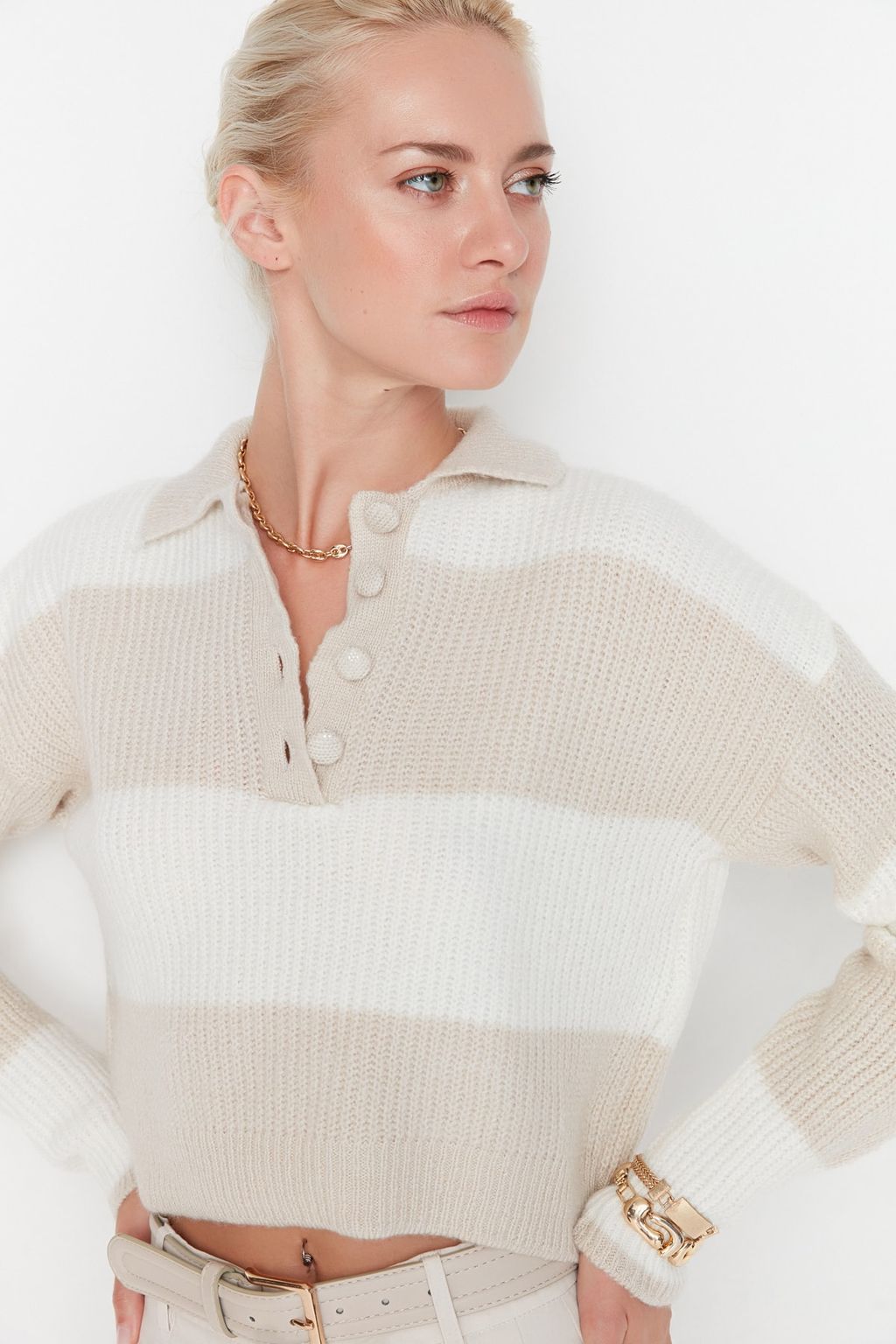 TRENDYOLMILLA Tas Crop Yumusak Dokulu Renk Bloklu Triko Kazak TWOAW22KZ0226