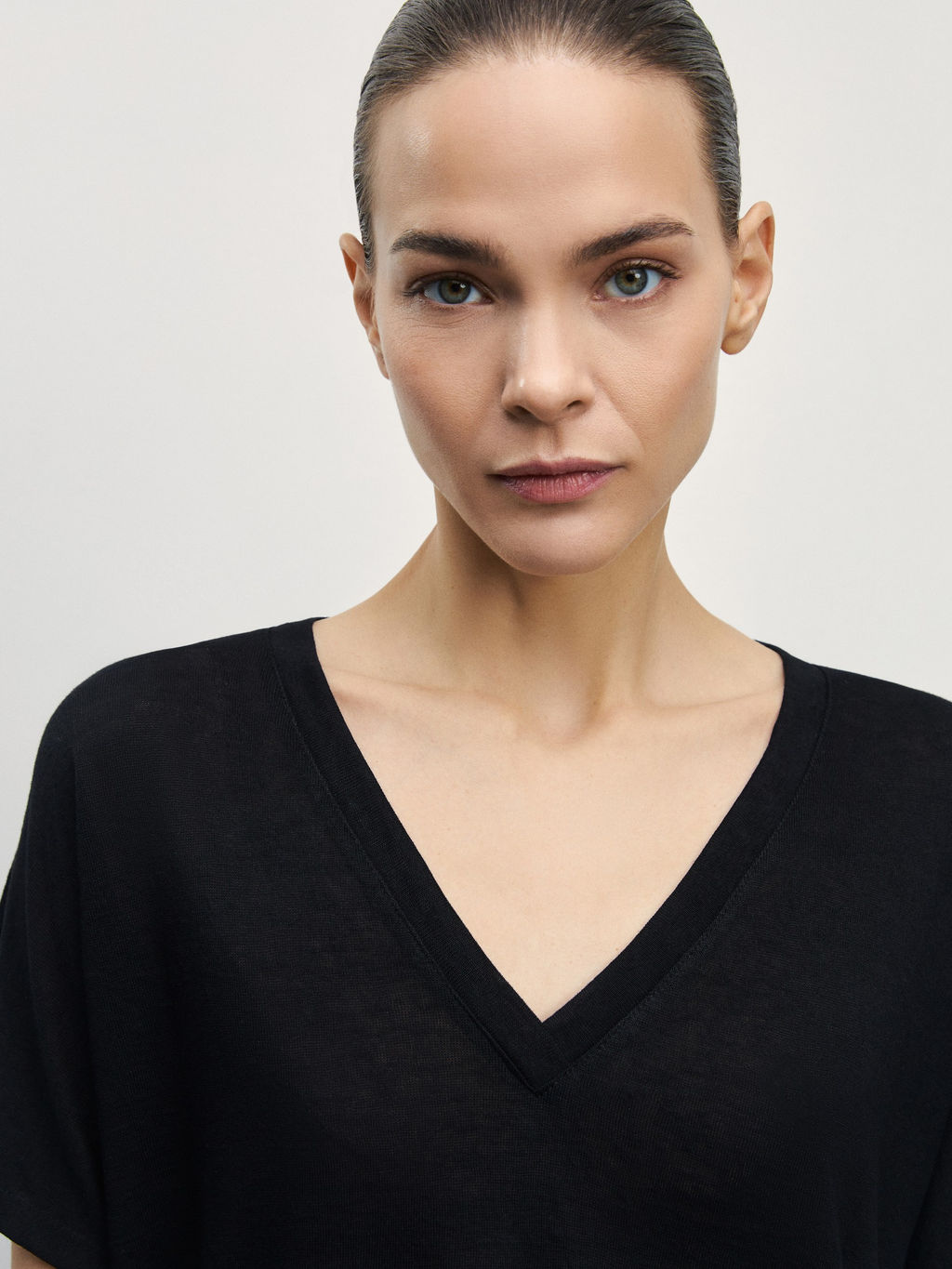 Футболка со спущенным плечом / Zarina  фото 6