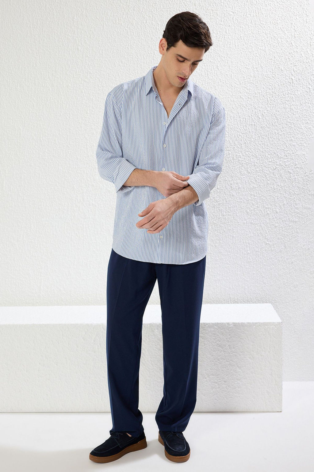 TRENDYOL MAN Mavi Oversize Cizgili Gofre Esnek Rahat Kumas Orme Gomlek TMNSS25GO00024 - Trendyolmilla фото 3