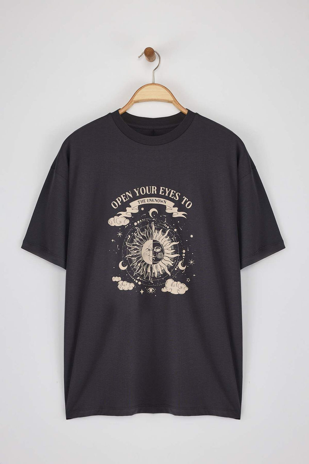 TRENDYOLMILLA Antrasit %100 Pamuk Oversize/Genis Kal?p Bask?l? Orme T-Shirt TWOSS25TS00148  фото 6