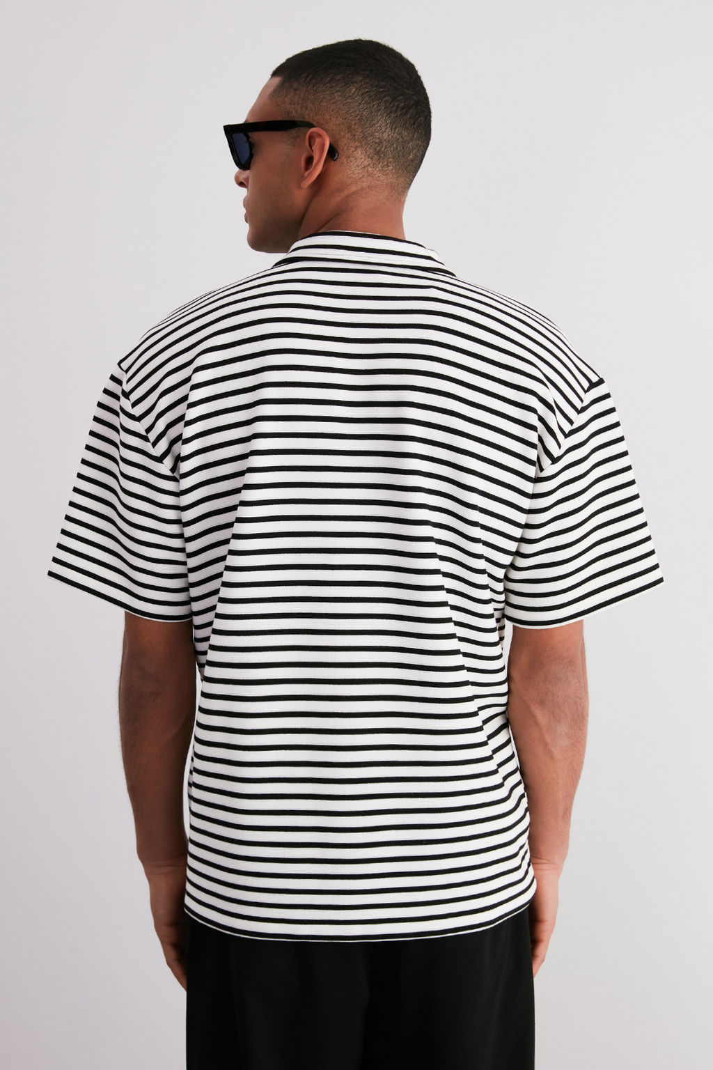 TRENDYOL MAN Ekru Oversize/Genis Kesim Limited Edition Cizgili Dokulu Polo Yaka T-shirt TMNSS24PO00021 - Trendyolmilla фото 6