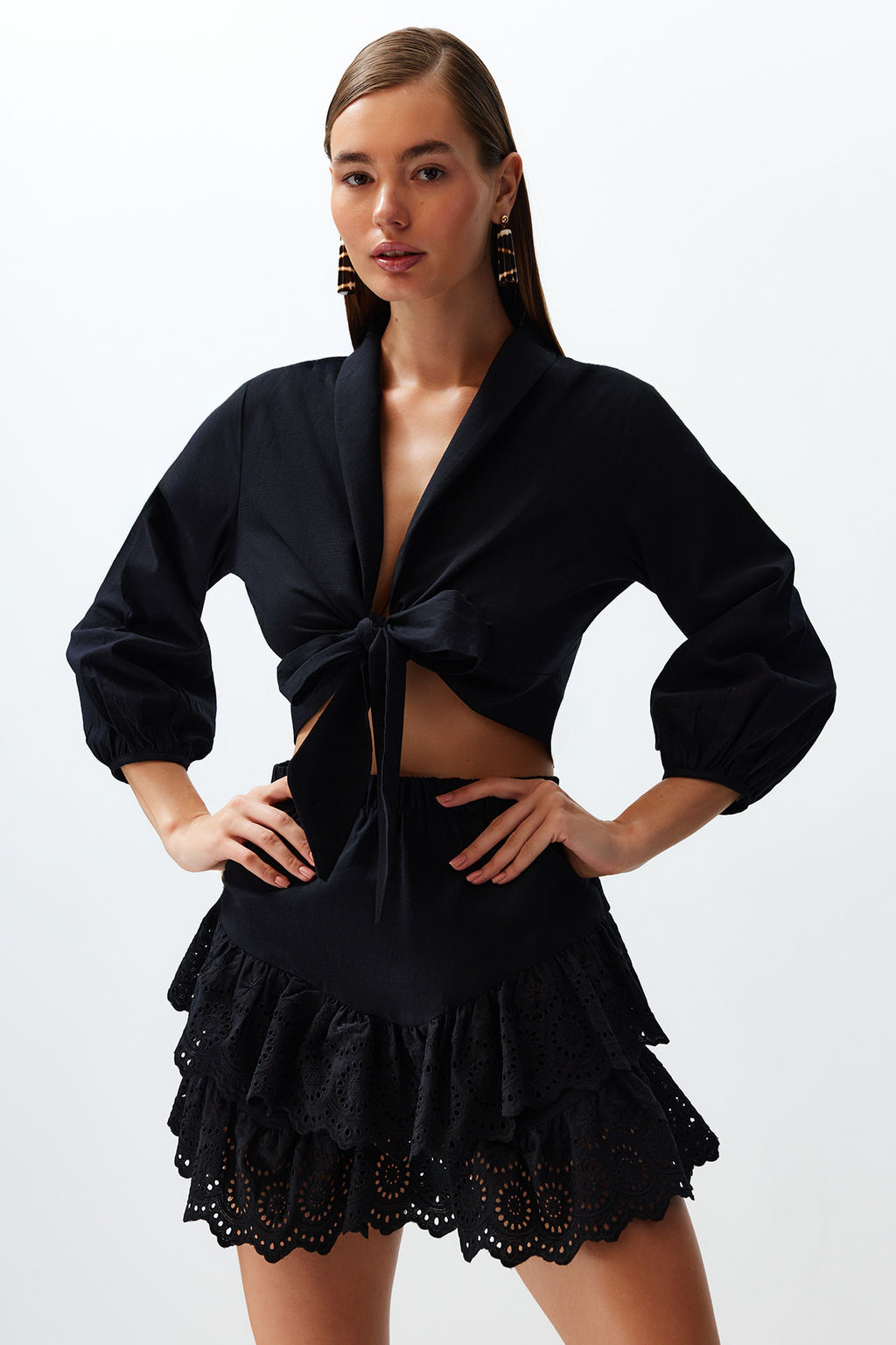 TRENDYOLMILLA Plaj Giyim Briddal Beyaz Mini Dokuma Brode Detayl? Flaml? Pamuk Plaj Etek TBESS24ET00004 фото 14