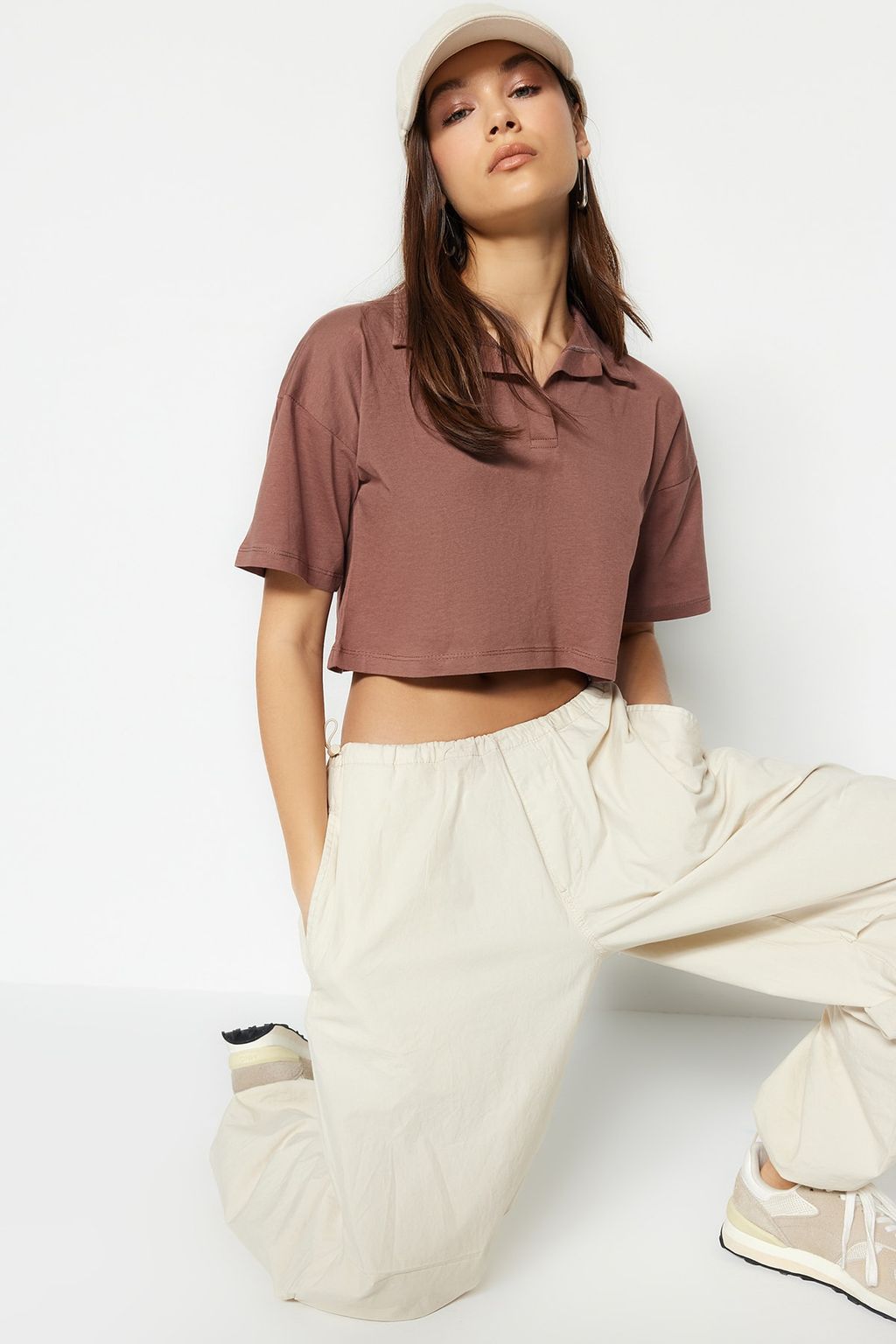 TRENDYOLMILLA Lacivert %100 Pamuk Relaxed/Rahat Kal?p Crop Polo Yaka Orme T-Shirt TWOSS22TS0241