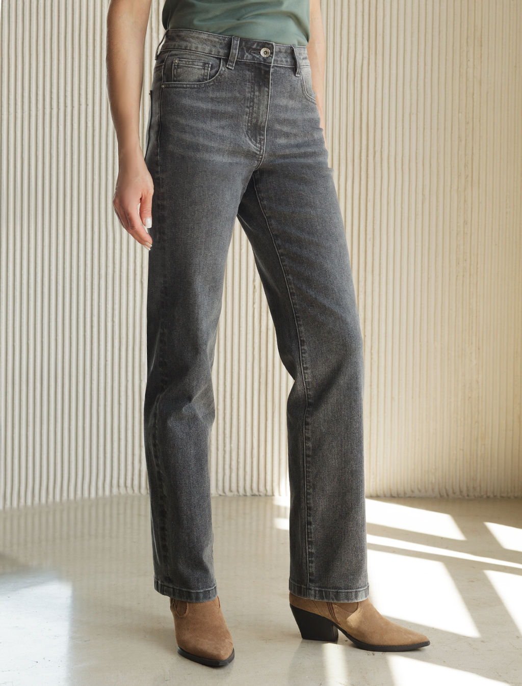 Джинсы прямые Regular fit с декоративной стиркой из эластичного денима