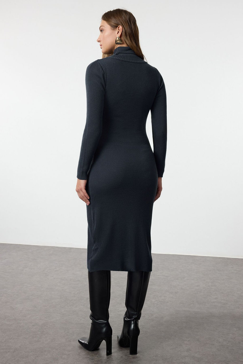 TRENDYOLMILLA Siyah Midi Triko Basic Bal?kc? Yaka Elbise TWOAW25EL00024  фото 5