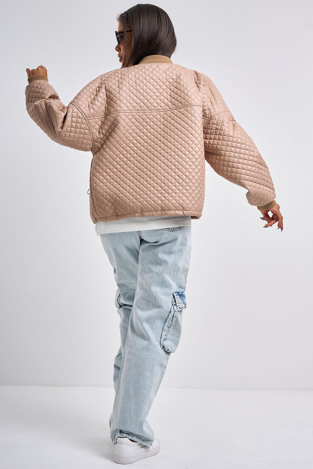 Бомбер укороченный из курточной стеганной ткани бежевый - Fly фото 2