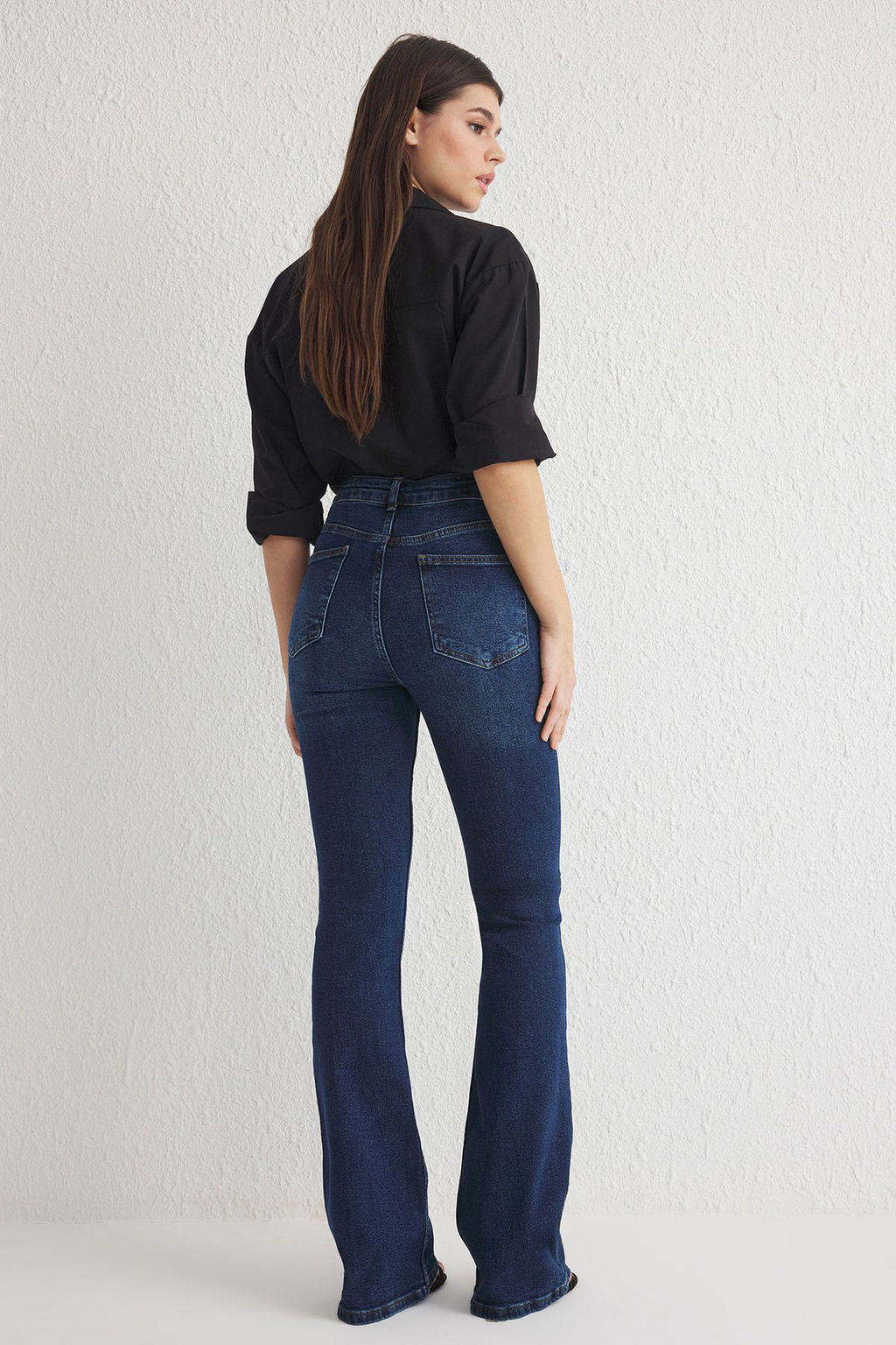 TRENDYOLMILLA Siyah Yuksek Bel Flare Jeans TWOSS25JE00110 фото 16