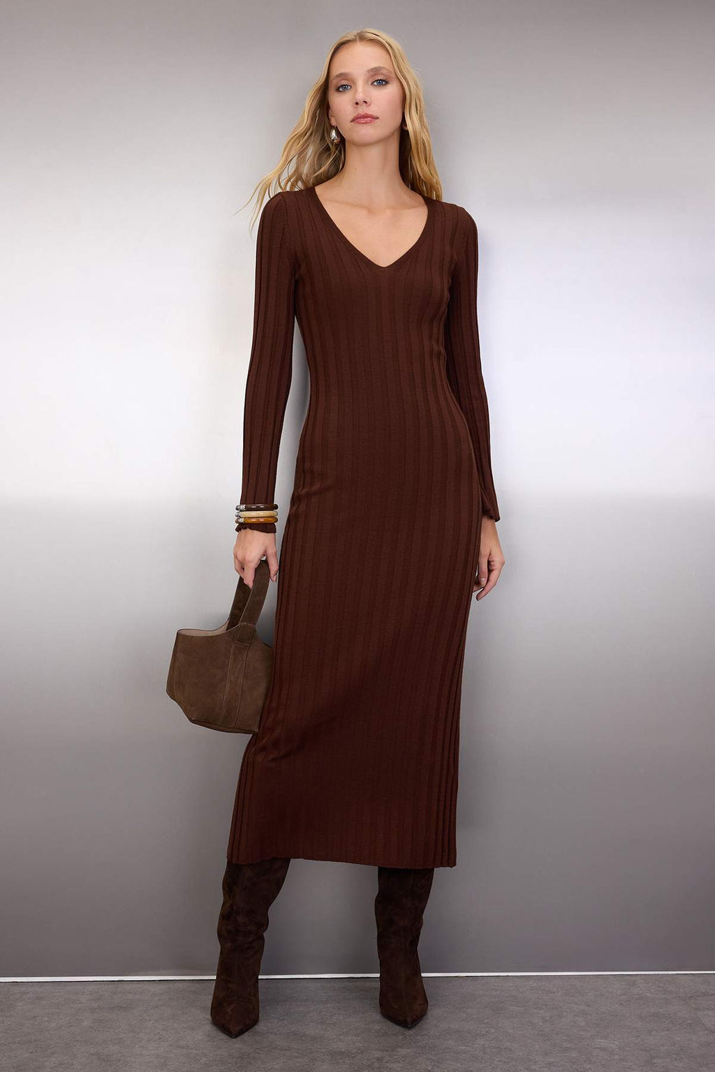 Kahverengi Duz Maxi Brosur Detayl? Maxi Triko Uzun Elbise TWOAW26EL00101