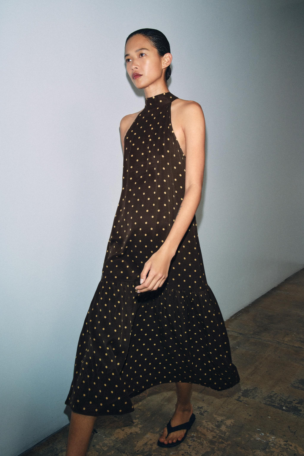 VESTIDO HALTER LUNARES ZW COLLECTION / Marr?n / Crudo - Zara фото 4
